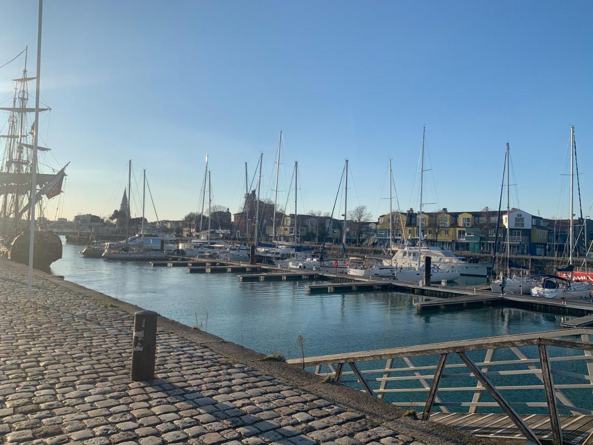 Nuit Sur Un Bateau Hotel La Rochelle  Bagian luar foto