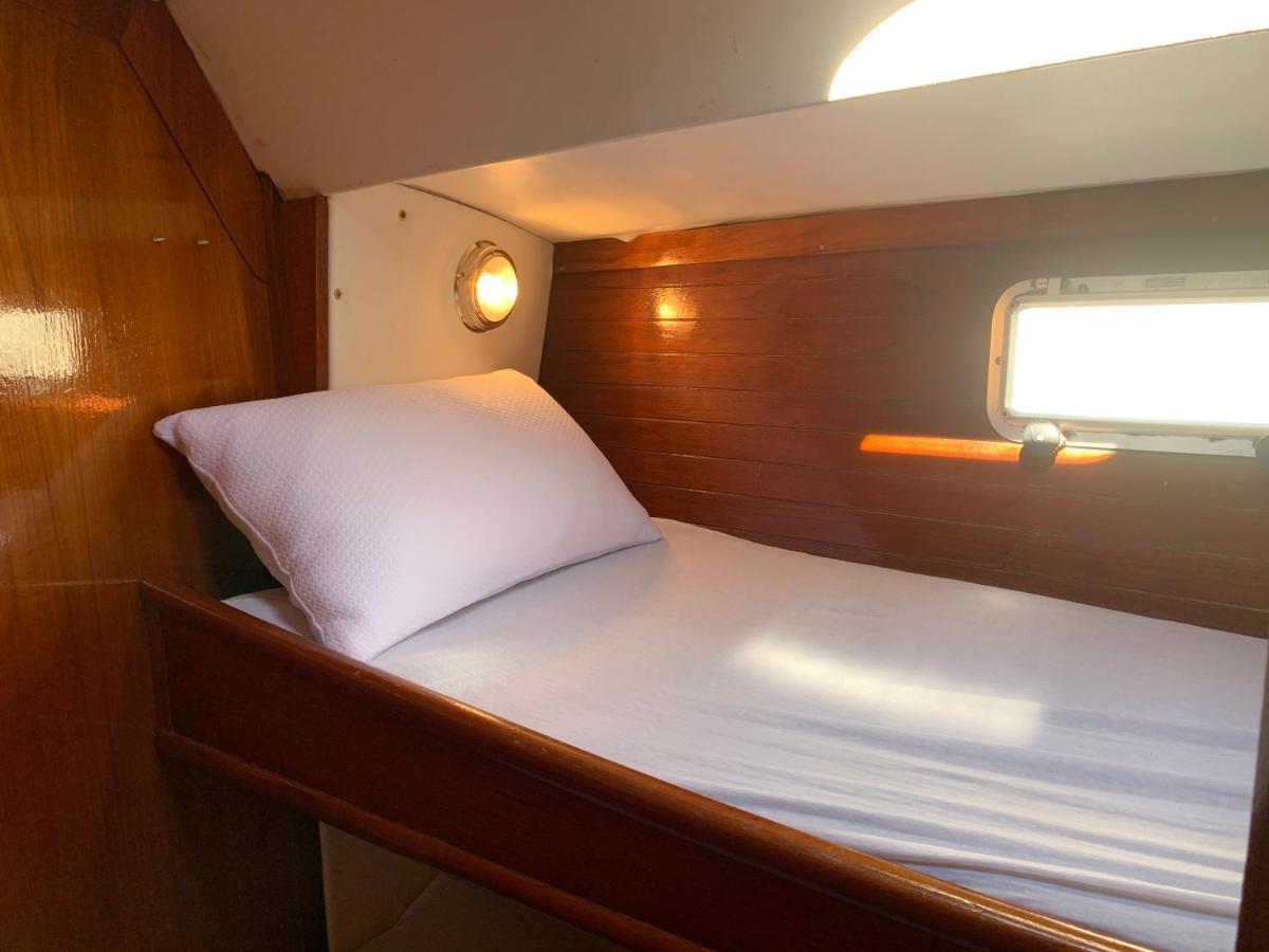Nuit Sur Un Bateau Hotel La Rochelle  Bagian luar foto