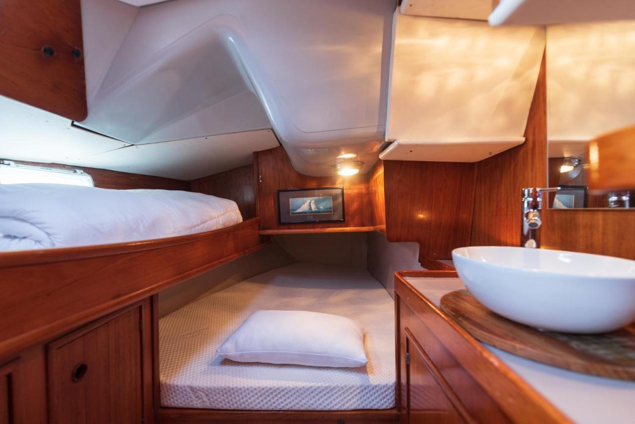 Nuit Sur Un Bateau Hotel La Rochelle  Bagian luar foto