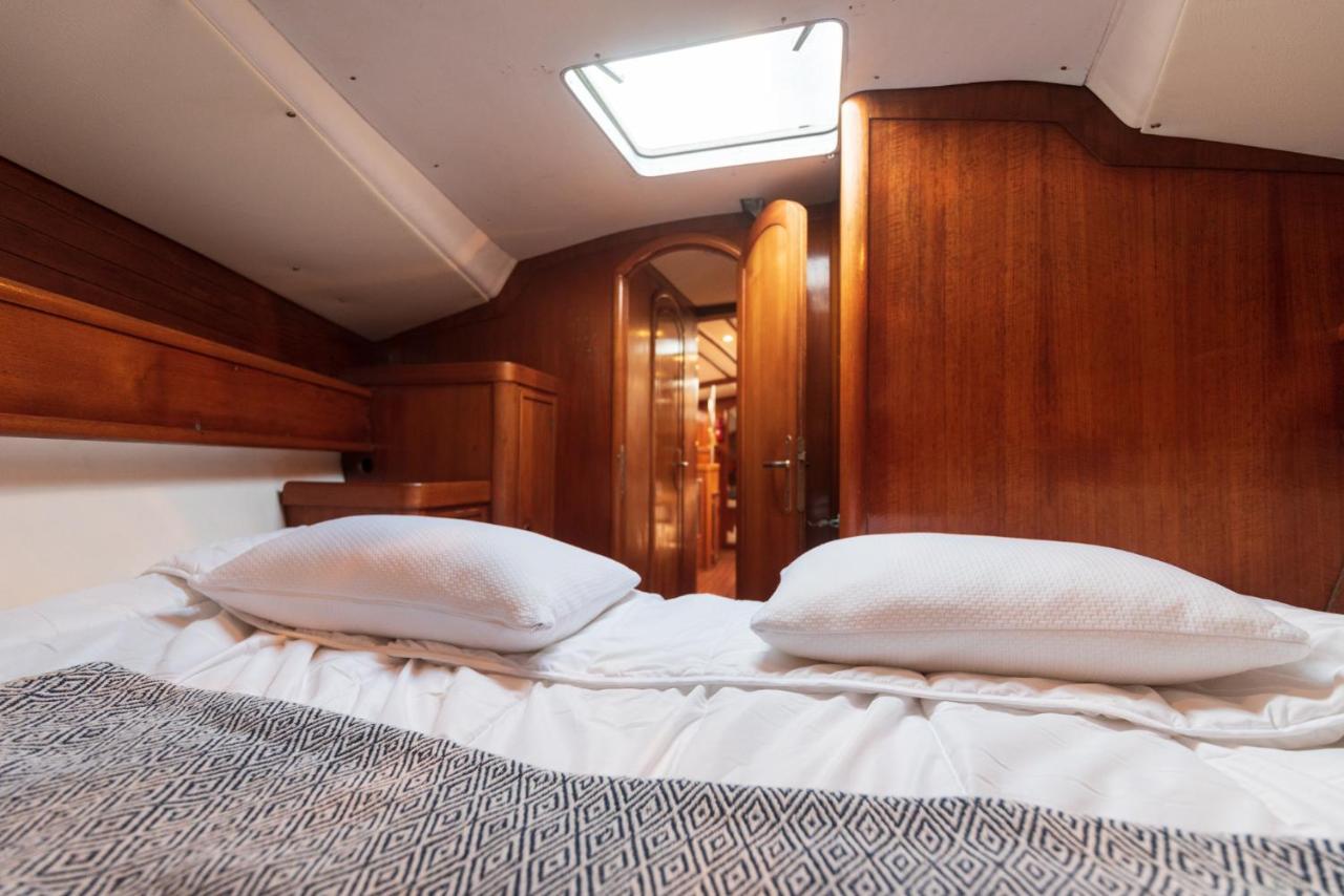 Nuit Sur Un Bateau Hotel La Rochelle  Bagian luar foto