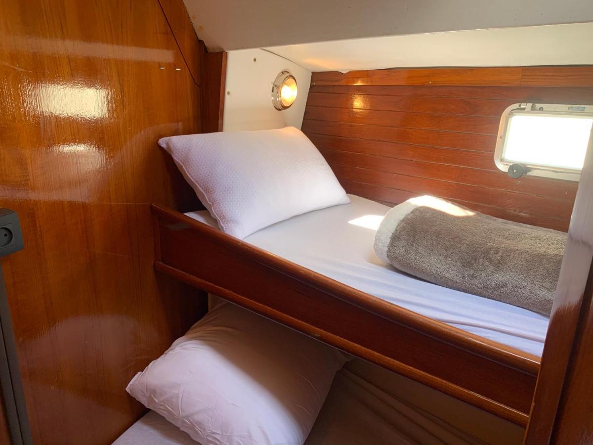 Nuit Sur Un Bateau Hotel La Rochelle  Bagian luar foto
