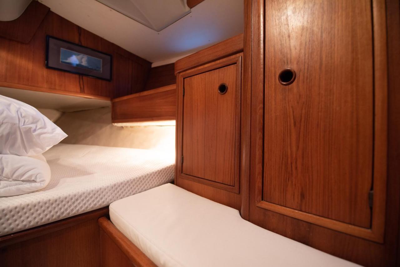 Nuit Sur Un Bateau Hotel La Rochelle  Bagian luar foto