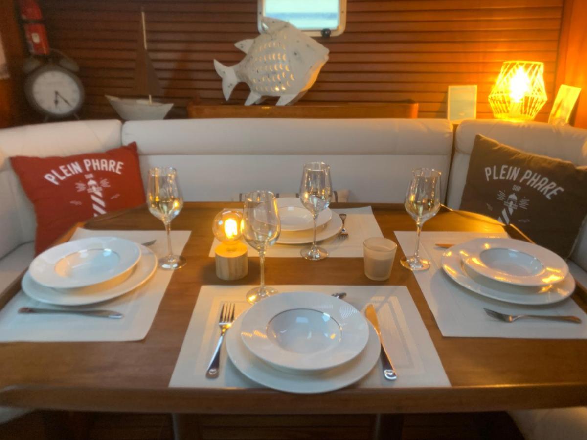 Nuit Sur Un Bateau Hotel La Rochelle  Bagian luar foto