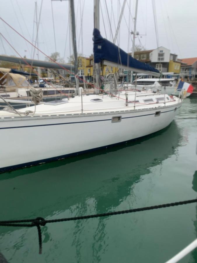 Nuit Sur Un Bateau Hotel La Rochelle  Bagian luar foto