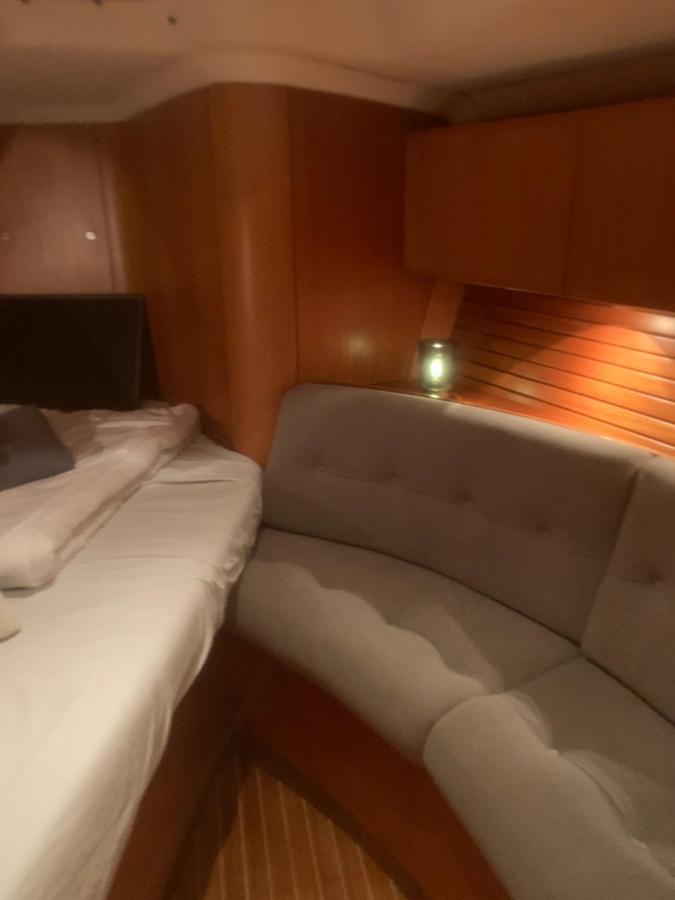 Nuit Sur Un Bateau Hotel La Rochelle  Bagian luar foto