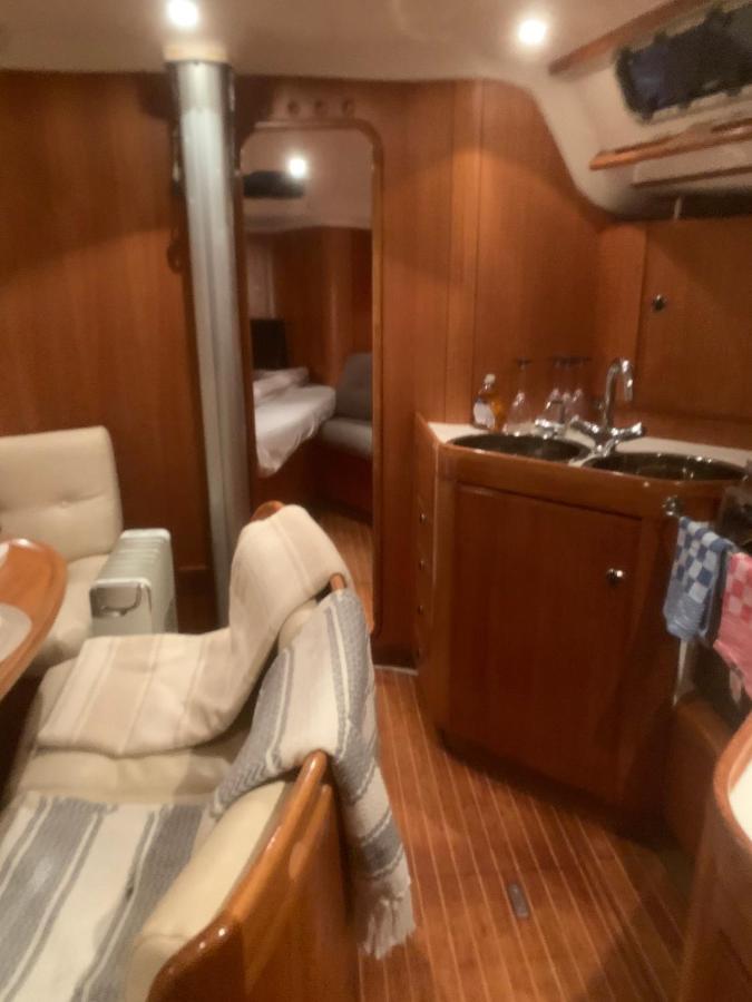 Nuit Sur Un Bateau Hotel La Rochelle  Bagian luar foto